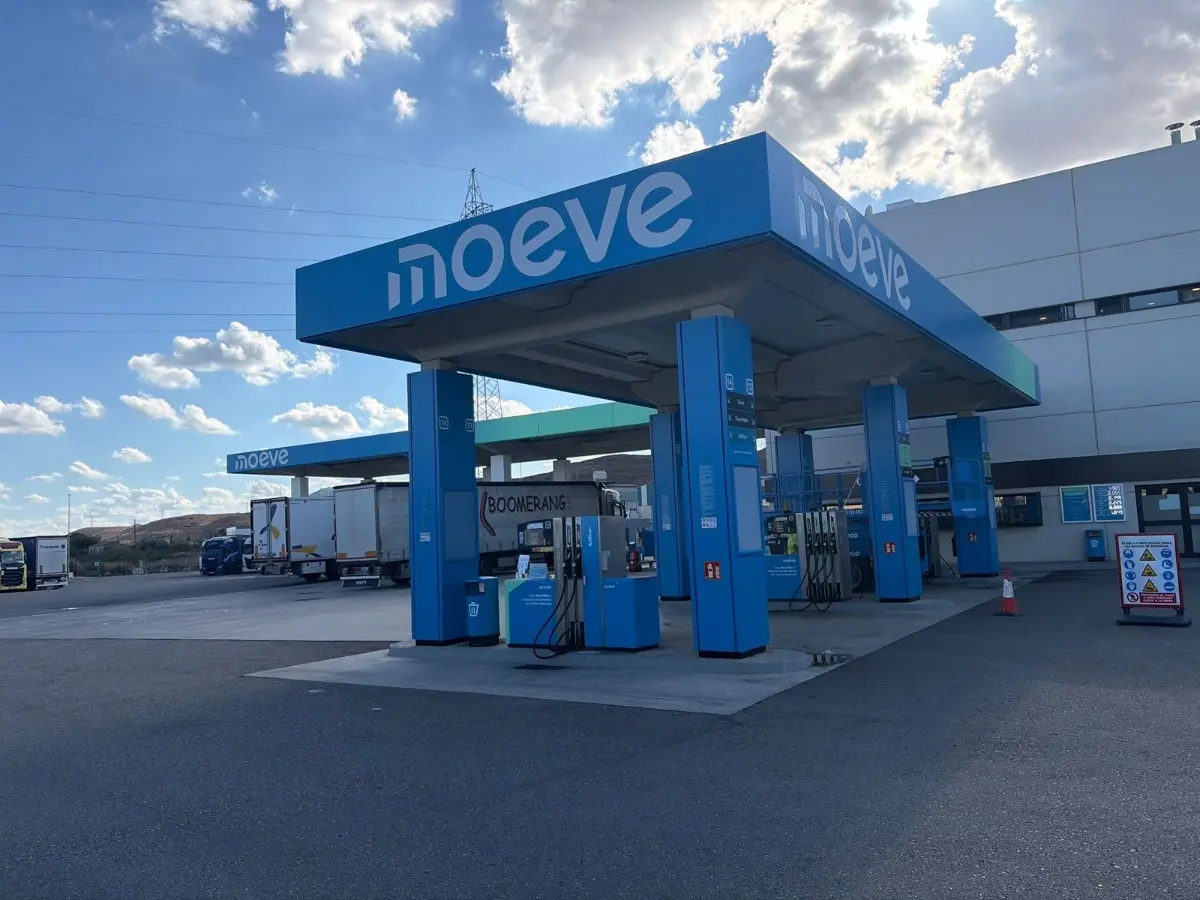 Marquesina Moeve terminada en estación de servicio montada por Grupo Cibrica