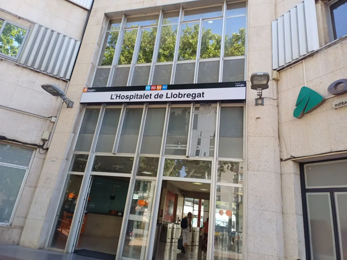 Señalética en la estación de L'Hospitalet de Llobregat